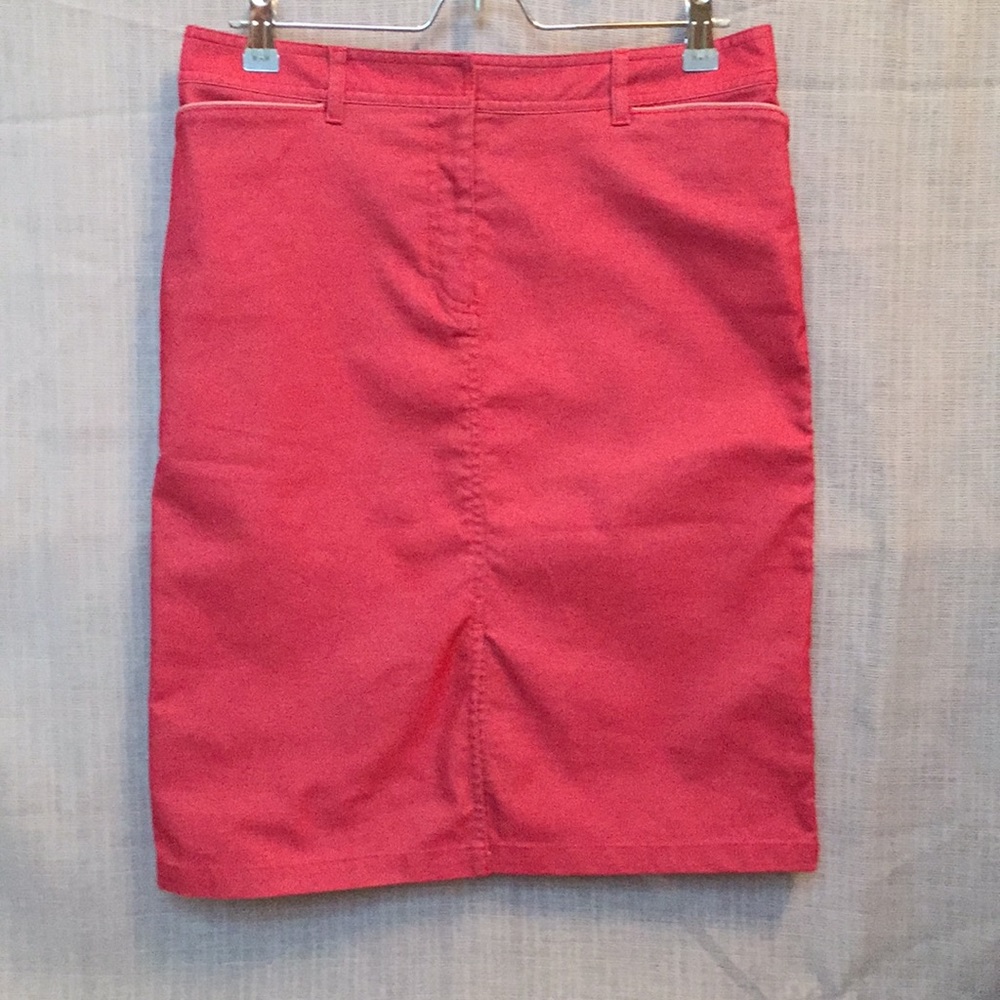 Reaction by Kenneth Cole. Women’s skirt size 6.